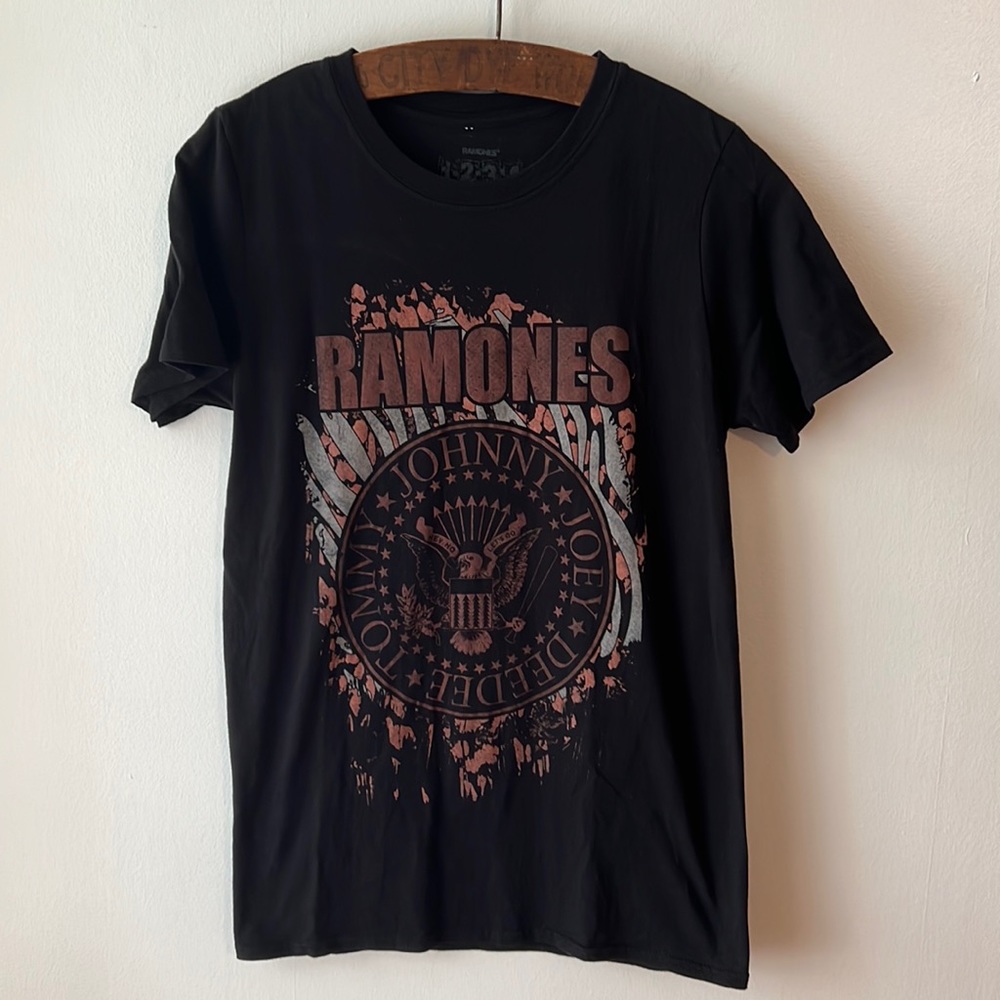 Ramones band tee. Size medium.